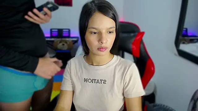 jessi and boy online show from October 2025 03:46:02 PM