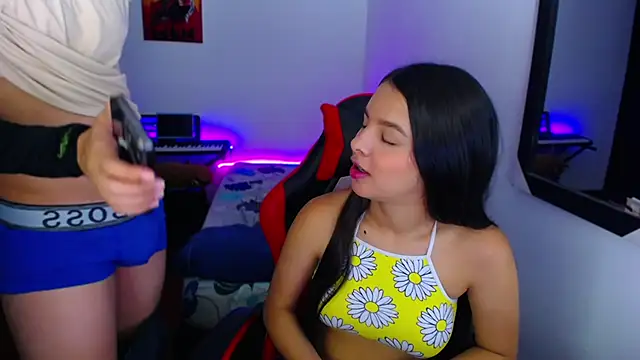 Snapshot of jessi_and_boy chatting on November 2025 04:28:01 PM jessi and boy online show from November 2025 04:28:01 PM