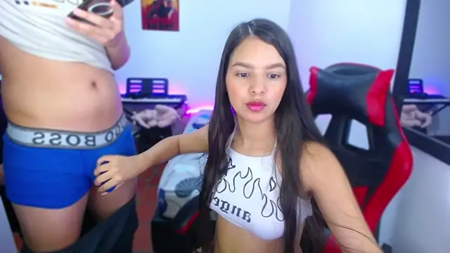 Snapshot of jessi_and_boy chatting on November 2025 04:17:02 PM jessi and boy online show from November 2025 04:17:02 PM