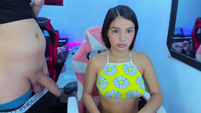 Snapshot of jessi_and_boy chatting on November 2025 03:07:02 PM jessi and boy online show from November 2025 03:07:02 PM