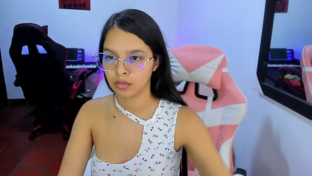 Snapshot of jessi_and_boy chatting on November 2025 11:15:01 PM jessi and boy online show from November 2025 11:15:01 PM