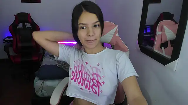 Snapshot of jessi_and_boy chatting on December 2025 07:20:02 PM jessi and boy online show from December 2025 07:20:02 PM