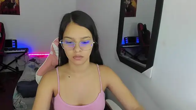 Snapshot of jessi_and_boy chatting on December 2025 07:18:01 PM jessi and boy online show from December 2025 07:18:01 PM