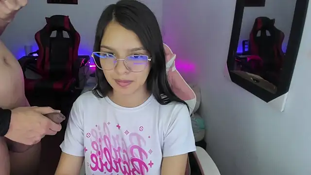 Snapshot of jessi_and_boy chatting on December 2025 07:07:01 PM jessi and boy online show from December 2025 07:07:01 PM