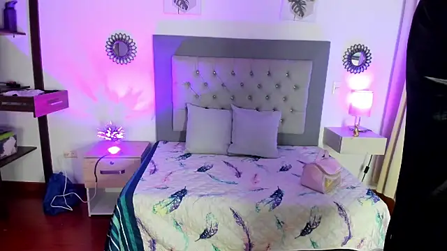 Snapshot of Kylie2211 chatting on January 2025 02:44:02 AM Kylie2211 online show from January 2025 02:44:02 AM