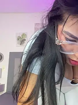 Snapshot of Kylie2211 chatting on January 2025 02:38:02 AM Kylie2211 online show from January 2025 02:38:02 AM