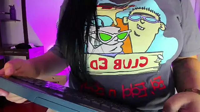 Snapshot of Kylie2211 chatting on February 2025 02:40:01 AM Kylie2211 online show from February 2025 02:40:01 AM