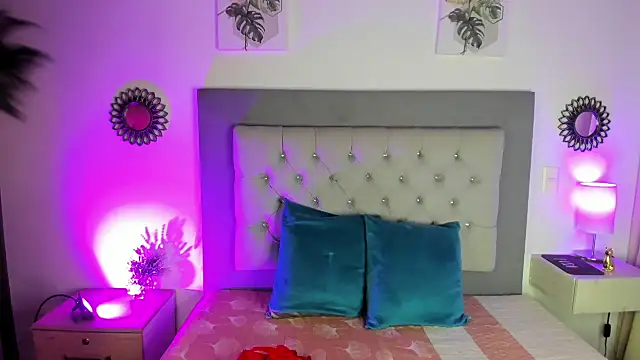 Snapshot of Kylie2211 chatting on February 2025 02:47:02 AM Kylie2211 online show from February 2025 02:47:02 AM