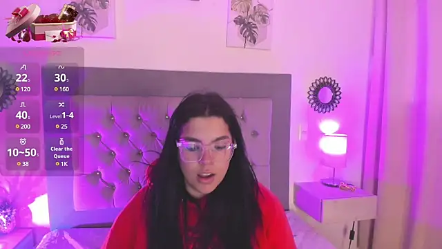 Snapshot of Kylie2211 chatting on February 2025 12:01:02 PM Kylie2211 online show from February 2025 12:01:02 PM