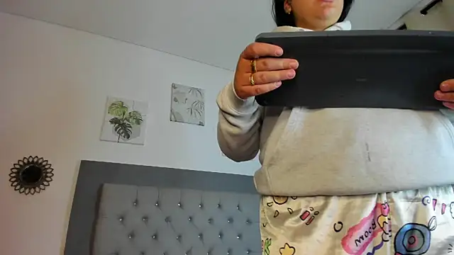 Snapshot of Kylie2211 chatting on February 2025 02:40:01 AM Kylie2211 online show from February 2025 02:40:01 AM