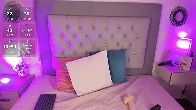 Snapshot of Kylie2211 chatting on February 2025 05:44:02 AM Kylie2211 online show from February 2025 05:44:02 AM