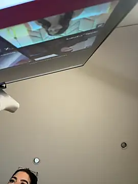 Snapshot of Kylie2211 chatting on February 2025 11:09:02 AM Kylie2211 online show from February 2025 11:09:02 AM