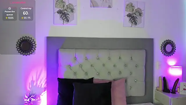 Snapshot of Kylie2211 chatting on March 2025 12:01:02 PM Kylie2211 online show from March 2025 12:01:02 PM