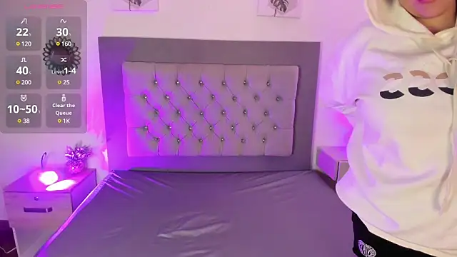 Snapshot of Kylie2211 chatting on March 2025 06:34:01 PM Kylie2211 online show from March 2025 06:34:01 PM