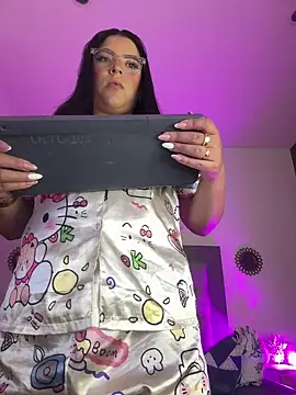 Snapshot of Kylie2211 chatting on March 2025 12:14:02 PM Kylie2211 online show from March 2025 12:14:02 PM