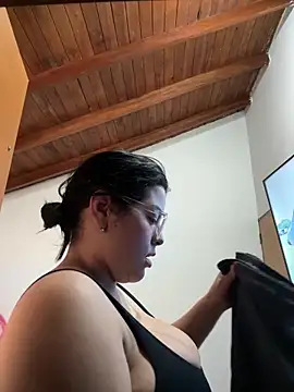 Snapshot of Kylie2211 chatting on September 2025 04:29:01 PM Kylie2211 online show from September 2025 04:29:01 PM