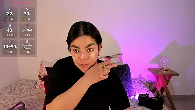 Snapshot of Kylie2211 chatting on October 2025 07:14:02 PM Kylie2211 online show from October 2025 07:14:02 PM