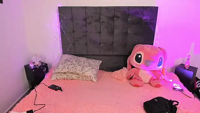 Snapshot of Kylie2211 chatting on October 2025 03:14:01 AM Kylie2211 online show from October 2025 03:14:01 AM