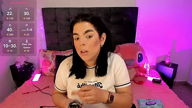 Snapshot of Kylie2211 chatting on October 2025 09:10:02 PM Kylie2211 online show from October 2025 09:10:02 PM