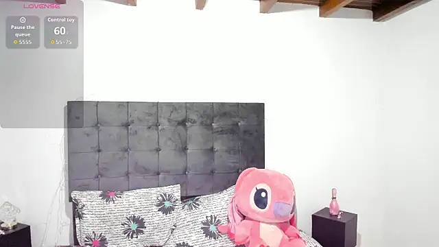 Snapshot of Kylie2211 chatting on October 2025 11:44:01 AM Kylie2211 online show from October 2025 11:44:01 AM