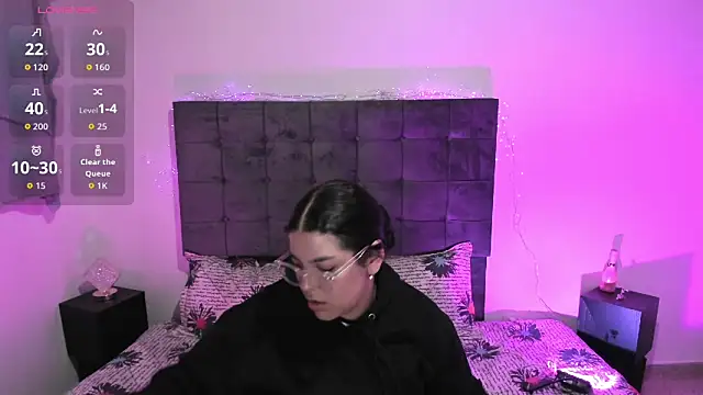 Snapshot of Kylie2211 chatting on November 2025 02:32:01 AM Kylie2211 online show from November 2025 02:32:01 AM