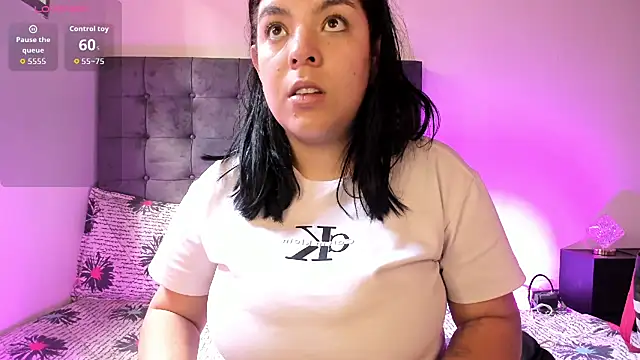 Snapshot of Kylie2211 chatting on November 2025 05:24:01 PM Kylie2211 online show from November 2025 05:24:01 PM