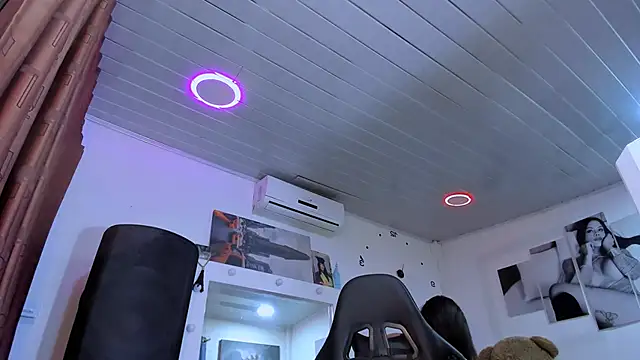 Snapshot of LatinVenuz chatting on January 2025 07:32:02 AM LatinVenuz online show from January 2025 07:32:02 AM