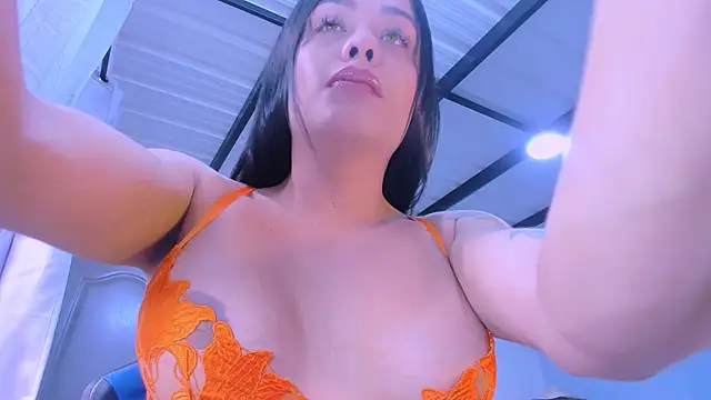 Snapshot of LatinVenuz chatting on October 2025 05:59:02 PM LatinVenuz online show from October 2025 05:59:02 PM