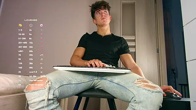 Snapshot of ChristianLevine_ chatting on December 2025 07:33:02 PM ChristianLevine online show from December 2025 07:33:02 PM