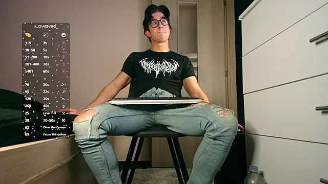 ChristianLevine  online show from April 2026 05:13:02 PM