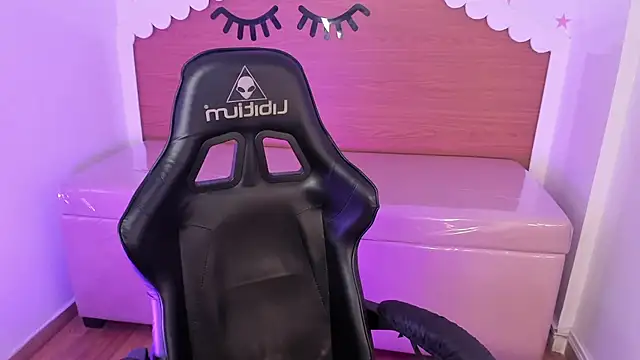 carlie mayer v online show from September 2025 04:13:02 AM