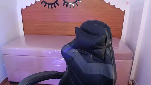 carlie mayer v online show from December 2025 04:18:02 AM