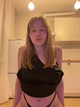 Snapshot of Eva_Weyne chatting on April 2026 07:55:01 PM Eva Weyne online show from April 2026 07:55:01 PM