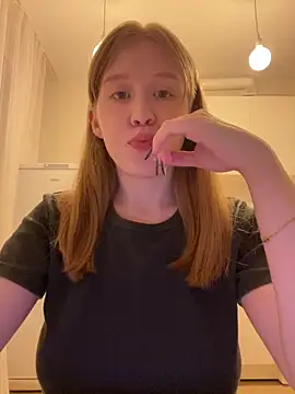 Snapshot of Eva_Weyne chatting on April 2026 08:36:01 PM Eva Weyne online show from April 2026 08:36:01 PM