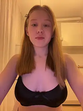 Snapshot of Eva_Weyne chatting on May 2026 08:39:01 PM Eva Weyne online show from May 2026 08:39:01 PM