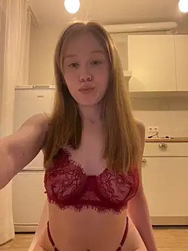 Snapshot of Eva_Weyne chatting on May 2026 08:14:01 PM Eva Weyne online show from May 2026 08:14:01 PM