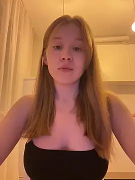 Snapshot of Eva_Weyne chatting on June 2026 08:41:01 PM Eva Weyne online show from June 2026 08:41:01 PM