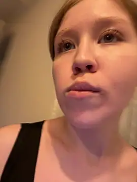 Snapshot of Eva_Weyne chatting on June 2026 07:37:01 PM Eva Weyne online show from June 2026 07:37:01 PM
