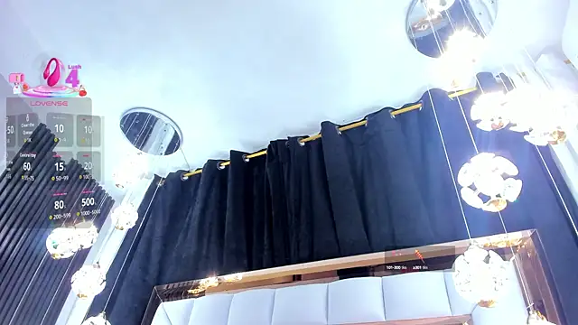 SarayRoyse online show from September 2025 07:36:01 PM