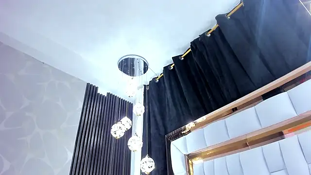 SarayRoyse online show from September 2025 07:37:01 PM