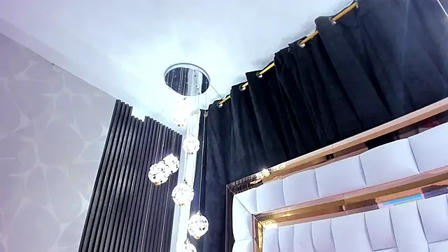 SarayRoyse online show from October 2025 07:31:01 PM