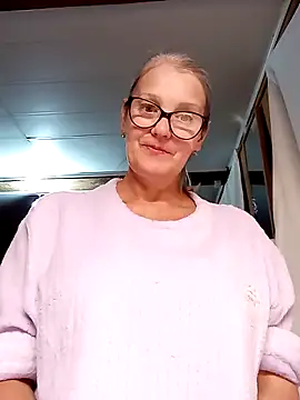 irinamaux online show from October 2025 04:44:02 PM