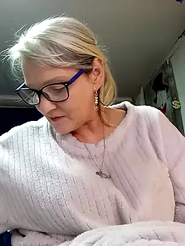 Snapshot of irinamaux chatting on May 2026 03:33:02 AM irinamaux online show from May 2026 03:33:02 AM