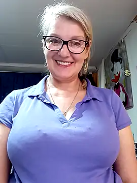 Snapshot of irinamaux chatting on May 2026 04:32:02 AM irinamaux online show from May 2026 04:32:02 AM