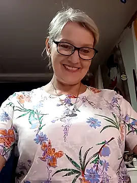 Snapshot of irinamaux chatting on May 2026 08:41:01 AM irinamaux online show from May 2026 08:41:01 AM