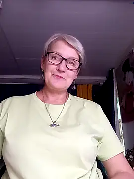 Snapshot of irinamaux chatting on June 2026 03:17:01 PM irinamaux online show from June 2026 03:17:01 PM