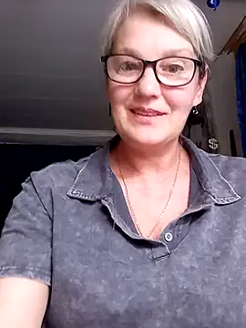 Snapshot of irinamaux chatting on June 2026 07:18:02 AM irinamaux online show from June 2026 07:18:02 AM