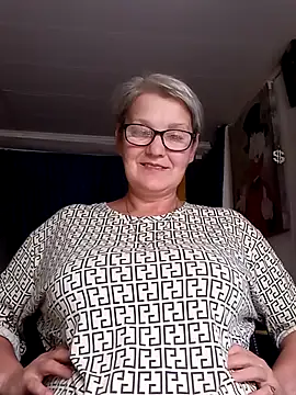 Snapshot of irinamaux chatting on July 2026 08:24:01 PM irinamaux online show from July 2026 08:24:01 PM