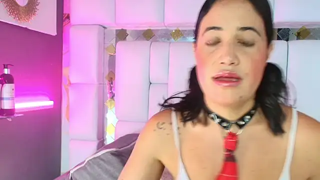 emily madrid online show from November 2025 05:27:02 AM