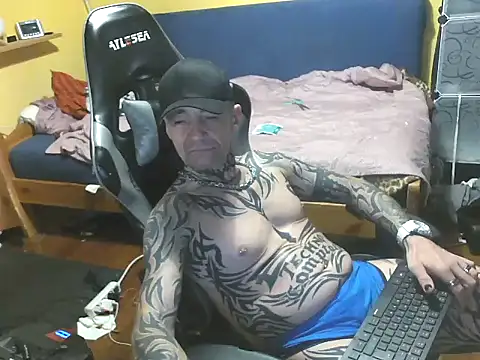 Snapshot of Tomi18cmm2 chatting on October 2025 10:33:02 PM Tomi18cmm2 online show from October 2025 10:33:02 PM